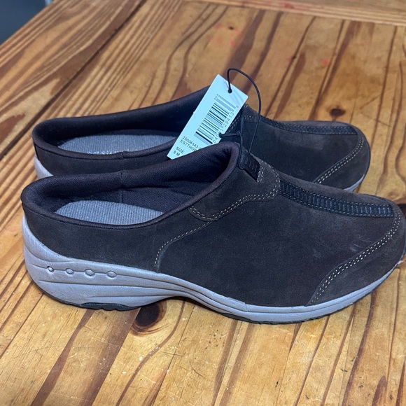 NWT Easy Spirit Women's Chocolate Brown Slip-On Slippers size 8 - Picture 1 of 6